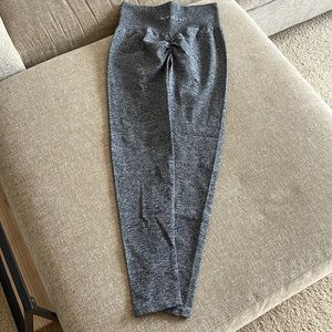 NVGTN Grey scrunch leggings
